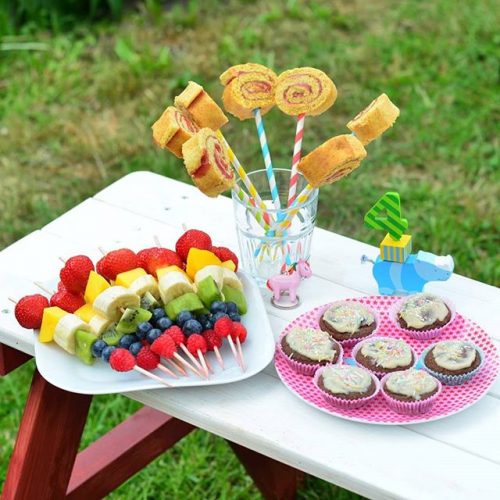 Vollkorn Biskuit-Lollis mit Erdbeermarmelade gefüllt - Biskuitrolle ...