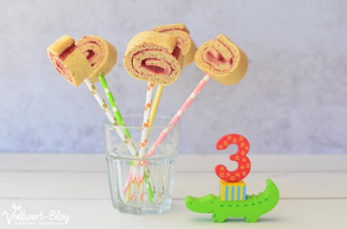 Vollkorn Biskuit-Lollis mit Erdbeermarmelade gefüllt - Biskuitrolle ...