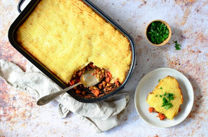 Vegetarischer Shepherd's Pie mit Linsen und buntem Gemüse - Vollwert-Blog Vegetarischer Shepherd's Pie mit Linsen und buntem Gemüse - Vollwert-Blog